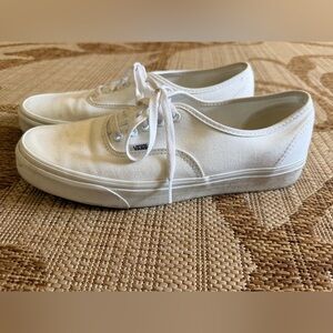 VANS White Low-Top Canvas Sneakers, Classic and comfy! Men’s size 10